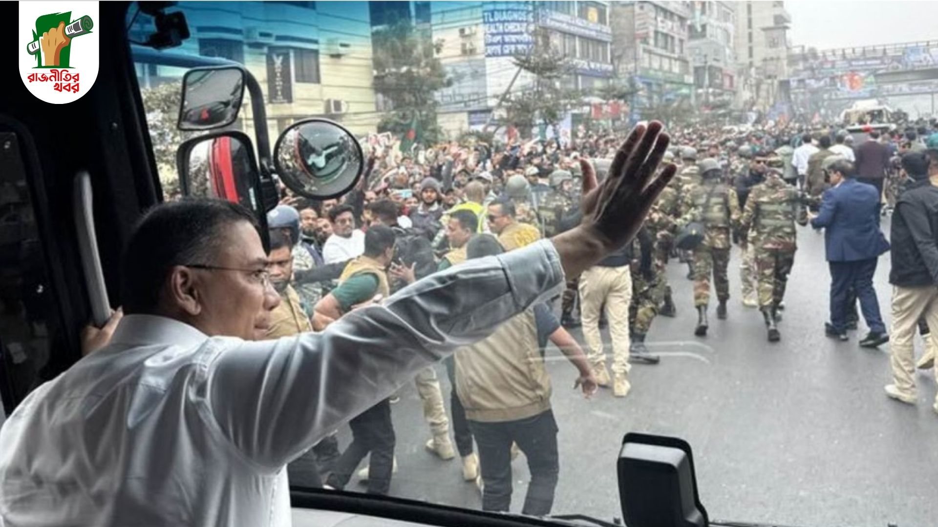 জনসমুদ্রে আটকে ৩ ঘণ্টা পর গণসংবর্ধনাস্থলে তারেক রহমান 