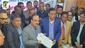 শেষ দিনে ঢাকা-১৭ আসনে তারেক রহমানের মনোনয়নপত্র জমা 